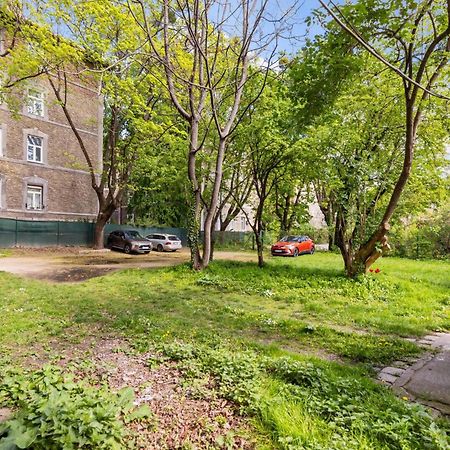 Apartmán Garden Apartman - With Parking Bratislava Exteriér fotografie